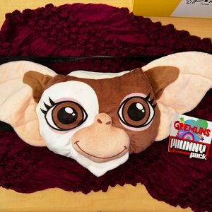 BNWT Awesome “Gizmo” “Gremlins” Fanny pack😍.